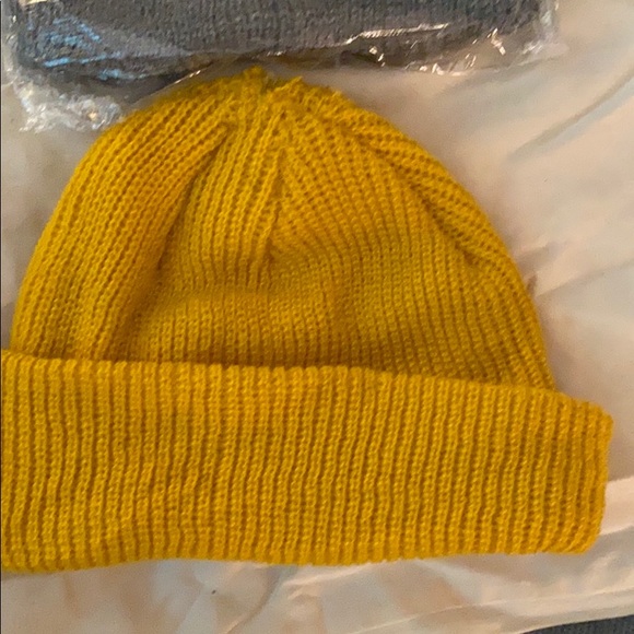 6 Piece Beanie set! - Picture 2 of 5